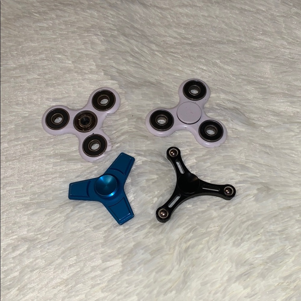 🔴 4 fidget spinners